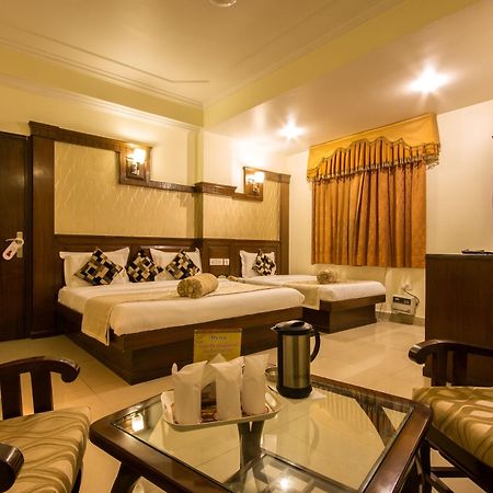 Hotel Grand Park Inn Delhi  Buitenkant foto