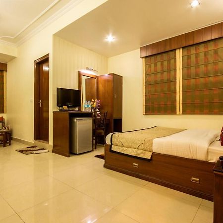 Hotel Grand Park Inn Delhi  Buitenkant foto