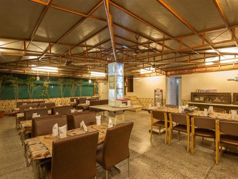 Hotel Grand Park Inn Delhi  Buitenkant foto