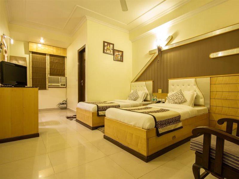 Hotel Grand Park Inn Delhi  Buitenkant foto