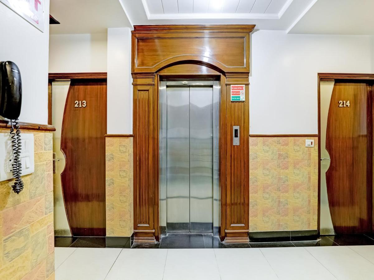 Hotel Grand Park Inn Delhi  Buitenkant foto