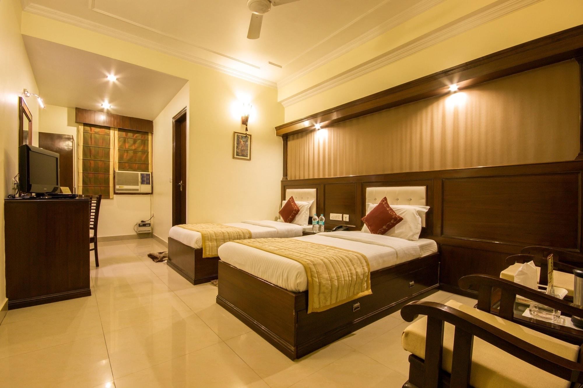 Hotel Grand Park Inn Delhi  Buitenkant foto