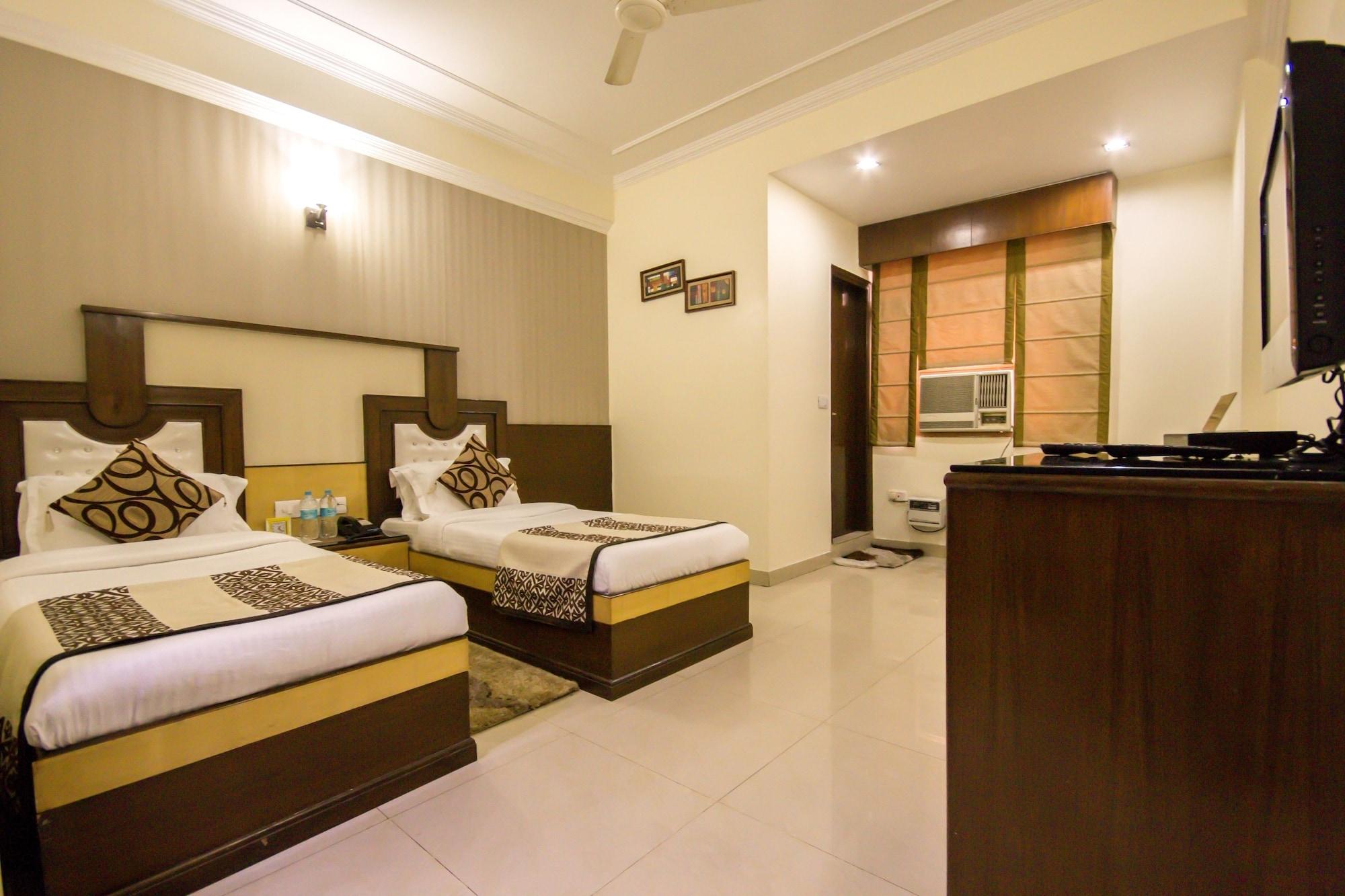 Hotel Grand Park Inn Delhi  Buitenkant foto