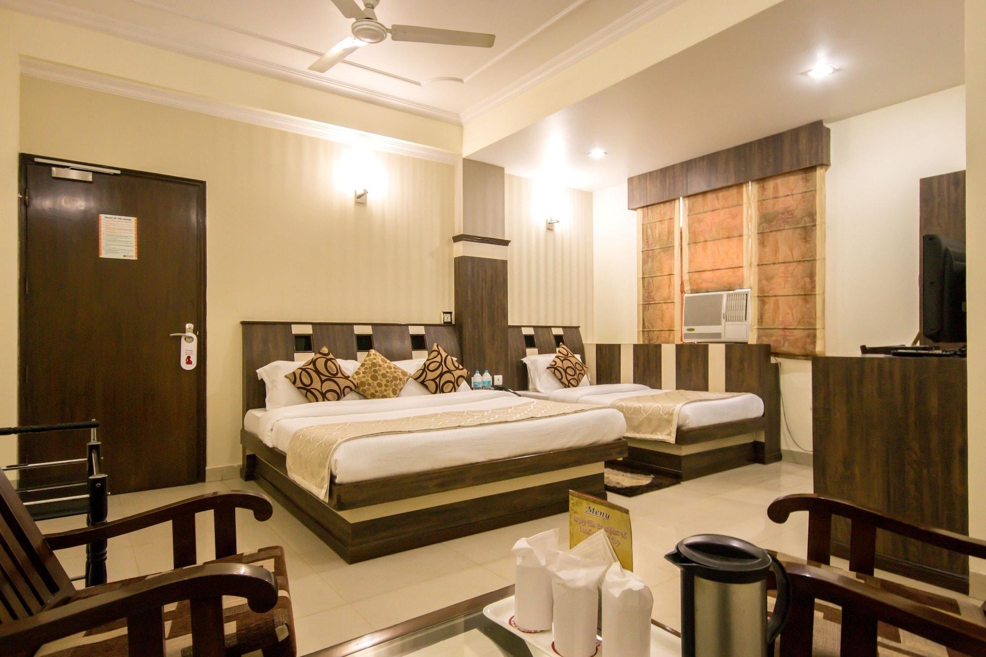 Hotel Grand Park Inn Delhi  Buitenkant foto