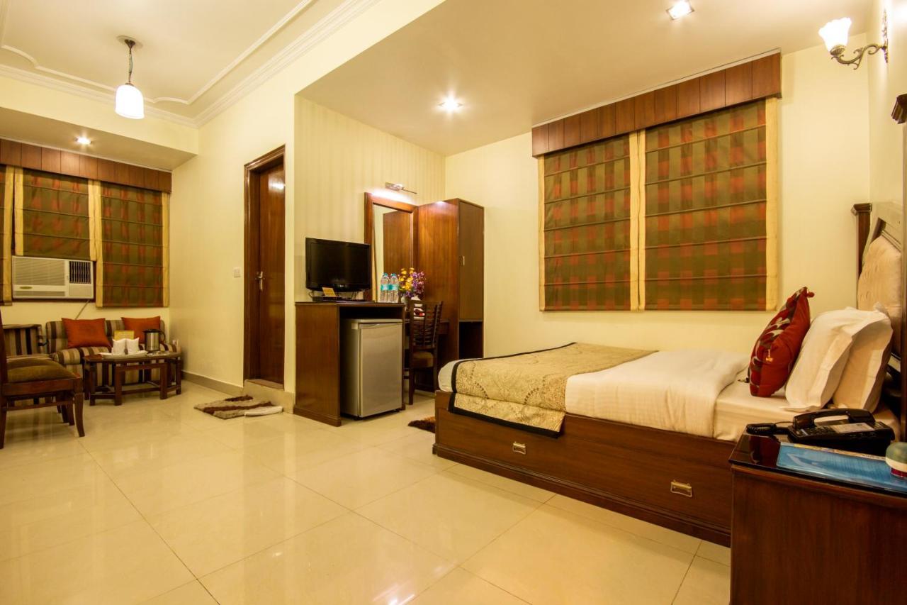 Hotel Grand Park Inn Delhi  Buitenkant foto