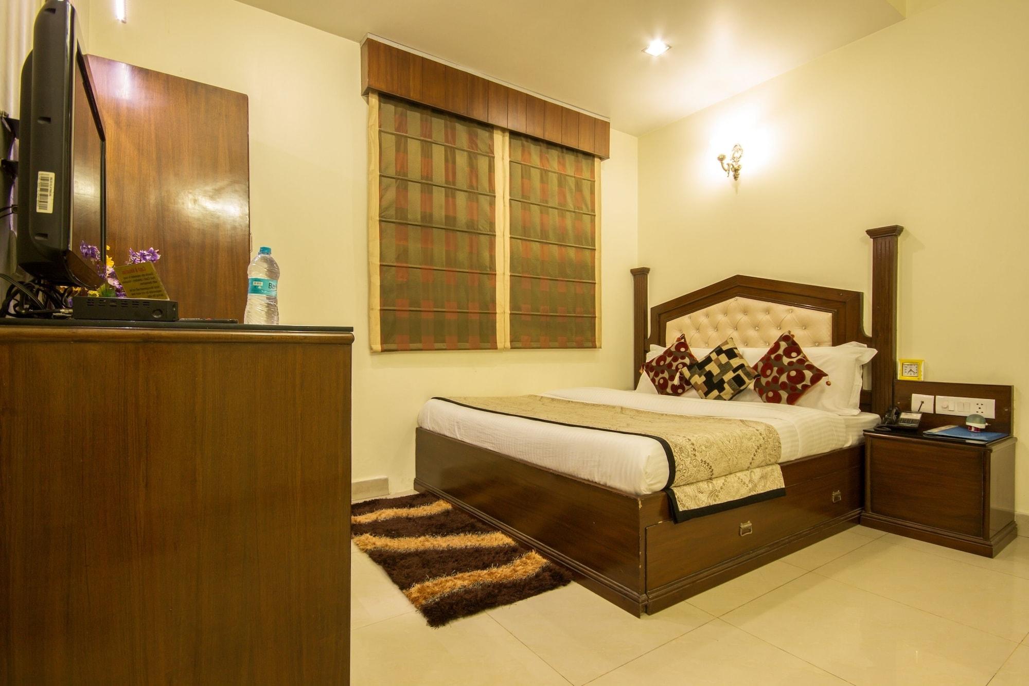 Hotel Grand Park Inn Delhi  Buitenkant foto