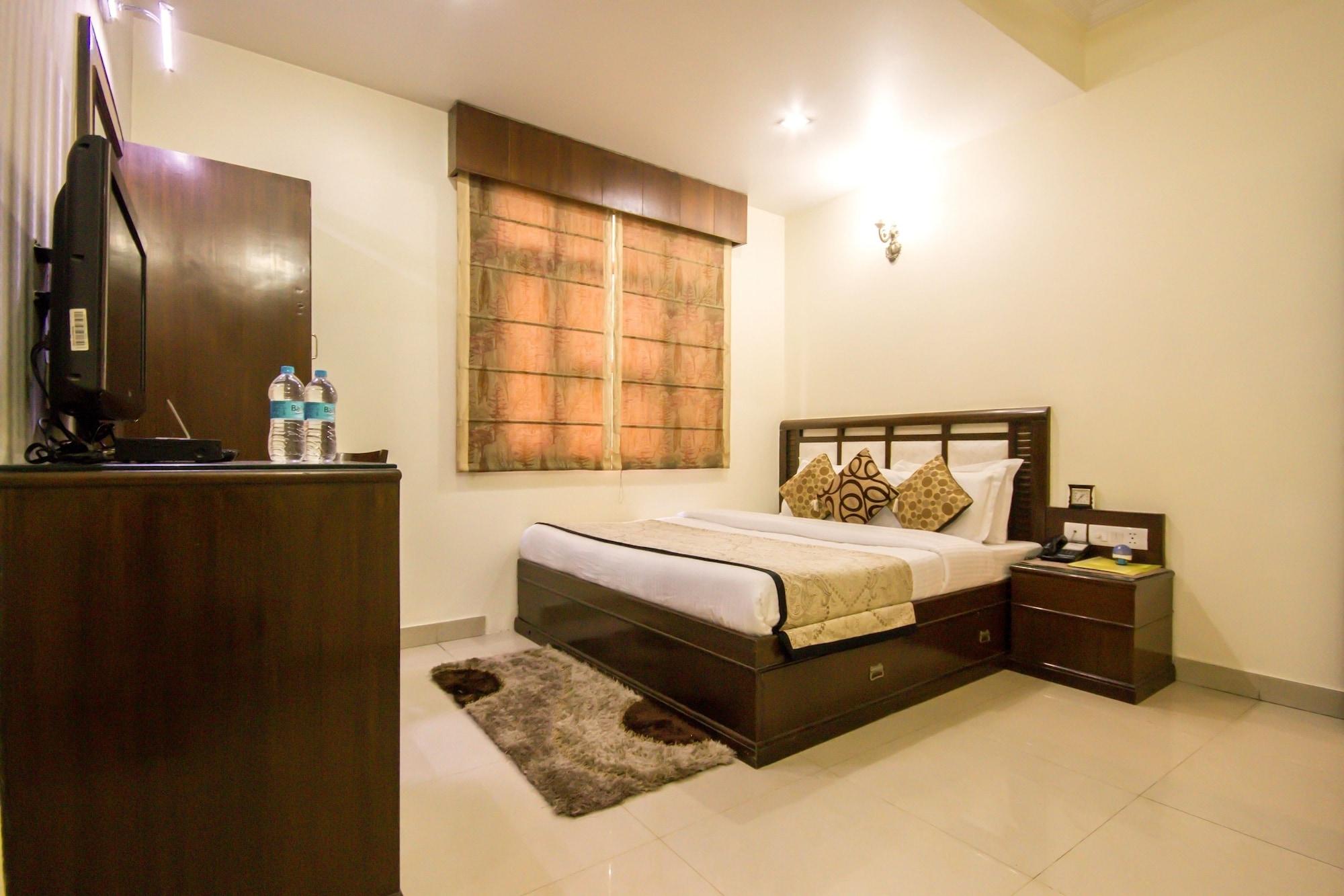 Hotel Grand Park Inn Delhi  Buitenkant foto