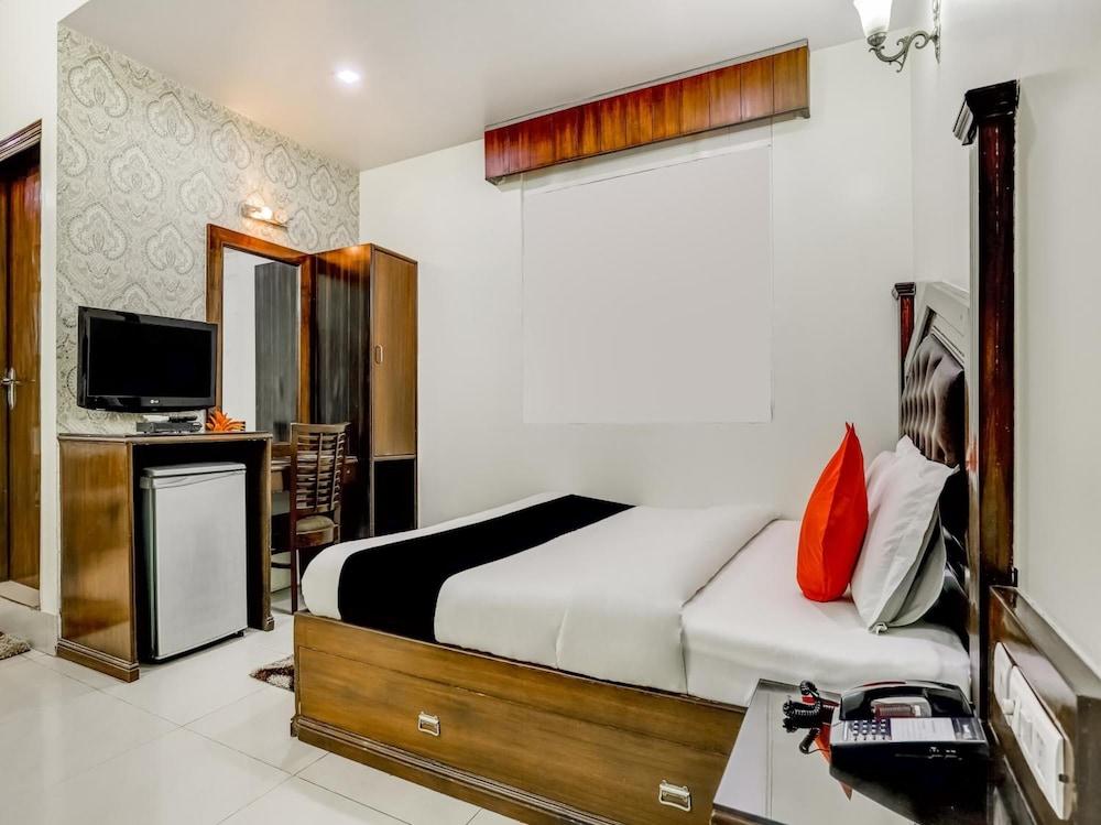Hotel Grand Park Inn Delhi  Buitenkant foto