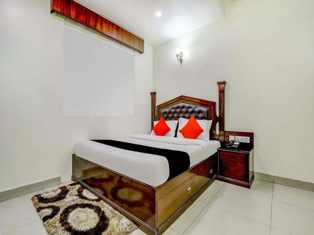 Hotel Grand Park Inn Delhi  Buitenkant foto