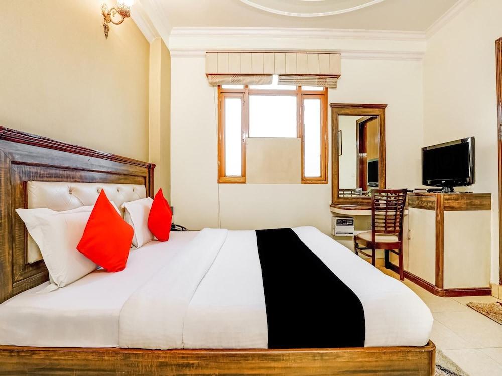 Hotel Grand Park Inn Delhi  Buitenkant foto