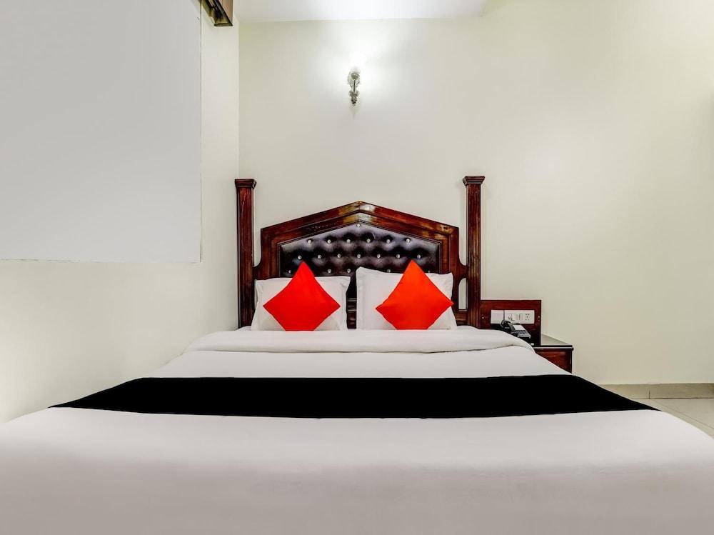 Hotel Grand Park Inn Delhi  Buitenkant foto