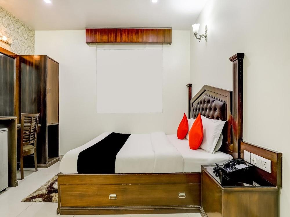 Hotel Grand Park Inn Delhi  Buitenkant foto