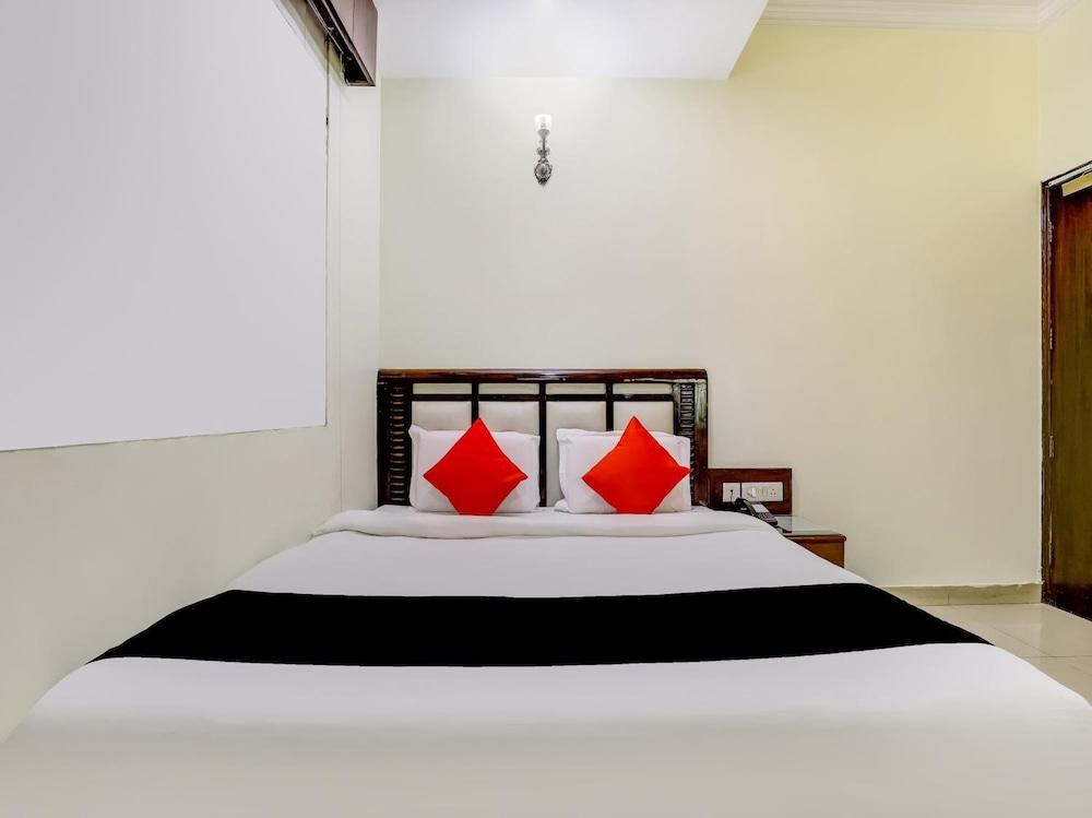 Hotel Grand Park Inn Delhi  Buitenkant foto