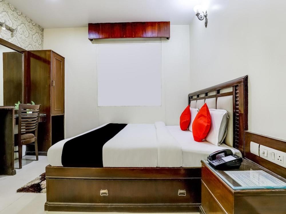 Hotel Grand Park Inn Delhi  Buitenkant foto
