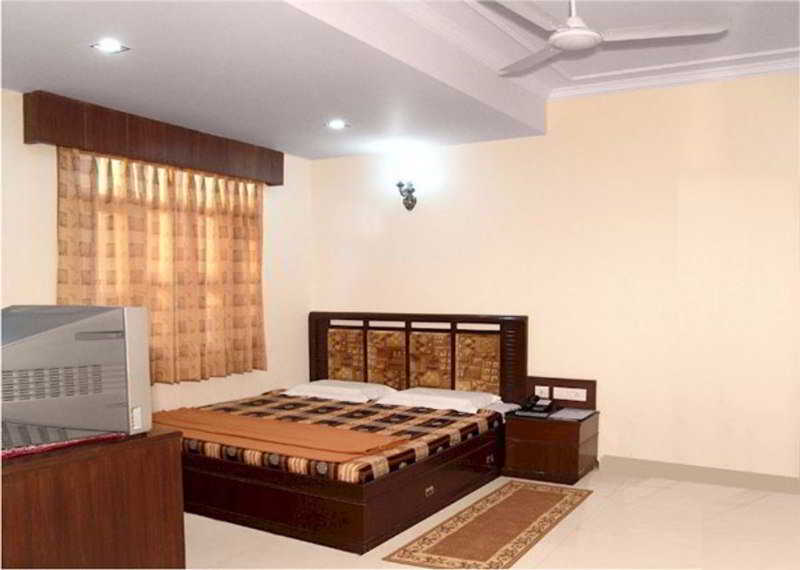 Hotel Grand Park Inn Delhi  Buitenkant foto