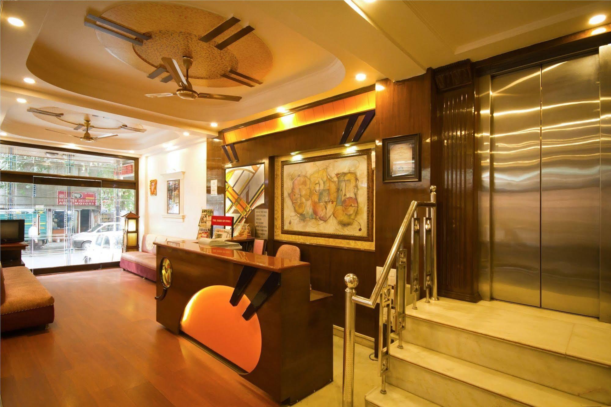 Hotel Grand Park Inn Delhi  Buitenkant foto